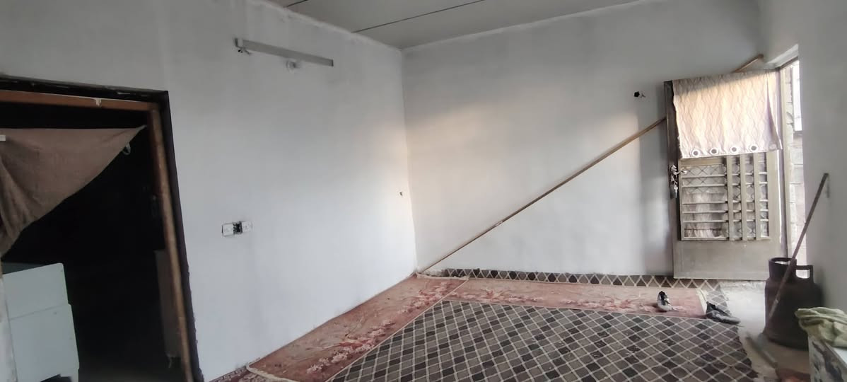🏡 للبيع – بيت تجاوز
فرصة مناسبة للسكن وبسعر مناسب .

📍 الموقع: الدورة – شارع المصافي، خلف الجامعة التقنية.
المساحه 85 
- الواجهة: 6.5 متر
- النزال: 13 متر
- يتكون من:
  - غرفة نوم
  - صالة مع مطبخ مشترك
  - حمام
  - منور

💰 السعر: 13، ويوجد مجال بسيط للمشتري 
يحتاج لبخ الواجهه فقط 

📞 للاستفسار والتواصل:
***********
