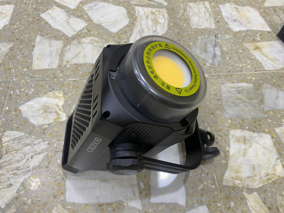 السلام عليكم
اخوان جميع المعدات مستخدمة بجلسة واحدة فقط 
نضافه 100% 
1-انارة مستمرة نين لايت 200 واط
سعر الشراء 255 الف سعر البيع 225 الف 
2-نك مايك ماركة بويا مزدوج 
سعر الشراء 135 الف سعر البيع 115 الف 
3-سوفت تريبو 90 سم 
سعر الشراء 85 الف سعر البيع 70 الف 
4-ستاند سوفت كبير 
سعر الشراء 75 الف سعر البيع 60 الف 
5-تيوب لايت ابيض واحمر واصفر عدد 2
مستمر ومتقطع 
سعر الشراء 75 الف سعر البيع 60 الف
6-ستاند كامرة 
سعر الشرء 35 الف سعر البيع 20 الف 
7-ستاند ارضي مال تيوب لايت عدد 2
سعر الشراء 20 الف سعر البيع 15 الف
للاستفسار واتساب ***********
