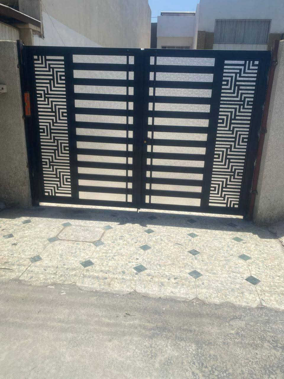 بسم الله الرحمن الرحيم السلام عليكم توجد لدا حداده ايليان عمل بوب وشبابيك +بوب خارجيه+سقايف +كرفانات متحركه وثابته ومناير جامع وب انسب الاسعار التصال على رقم ***********
