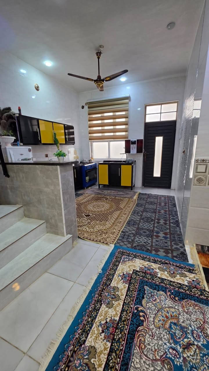 السلام عليكم دار للبيع مساحته البيت 150متر
البيت يشمل 
صاله الطول 8والعرض 5
استقبال الطول 7والعرض 4
مطبخ البارد الطول 4 والعرض 3ونص
والمطبخ الحار الطول 2ونص والعرض 2ونص
غرفتين نوم واحده الطول 6 والعرض 4
والغرفه الثانيه الطول 4 والعرض 3ونص
صحيات داخليه وخارجيه
الطابق الثاني 
غرفه وحده الطول 4والعرض 4
البيت حديث البناء مالته
للاتصال على الرقم ***********
