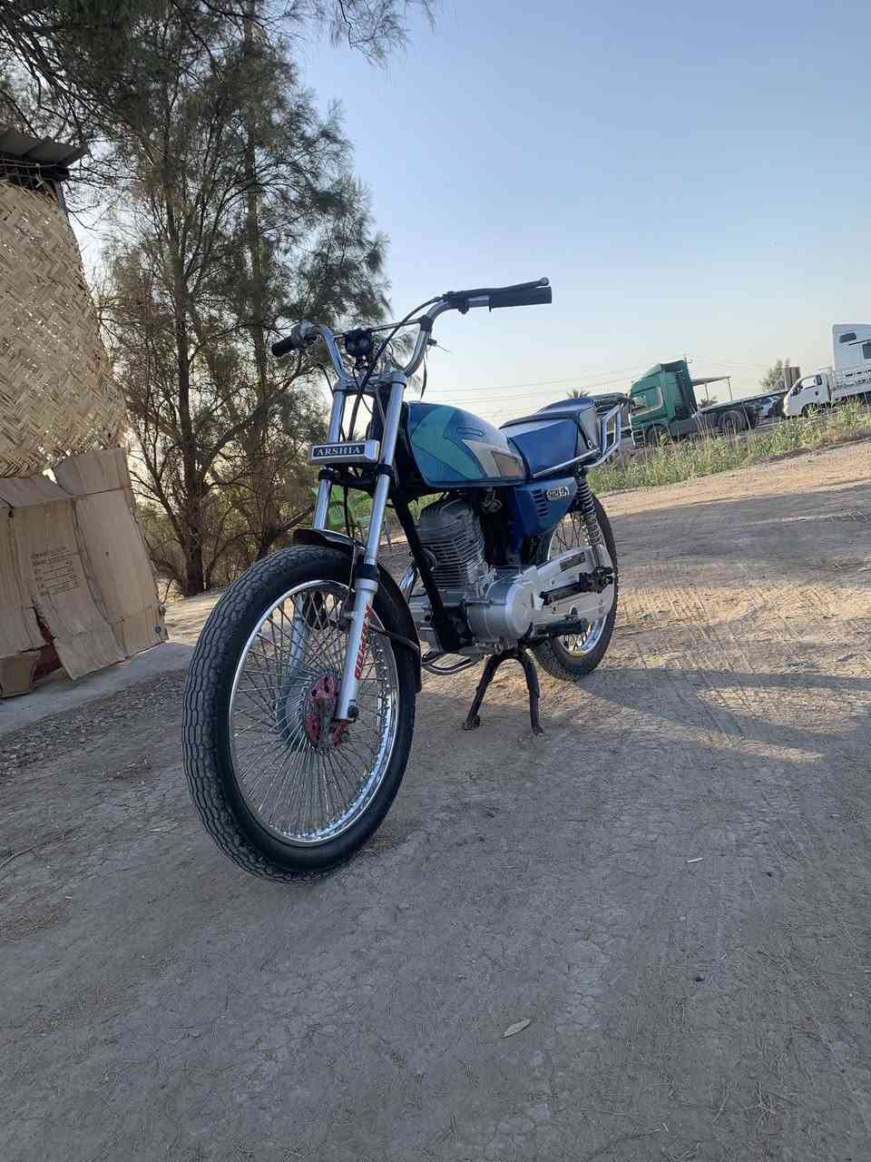 نامه شلامجه اصلي موديل 22مكينه خير من  الله الدراجه كلك مزوده كلجات رياظي ولفات رياظي وصالنصه mkzالدراجه مال جناي وجاهزه بس ستر الله تريد السعر 375وبيه مجال *********** عنوان قرب مطار الصويره قرب حسينيه نصار الرسول
