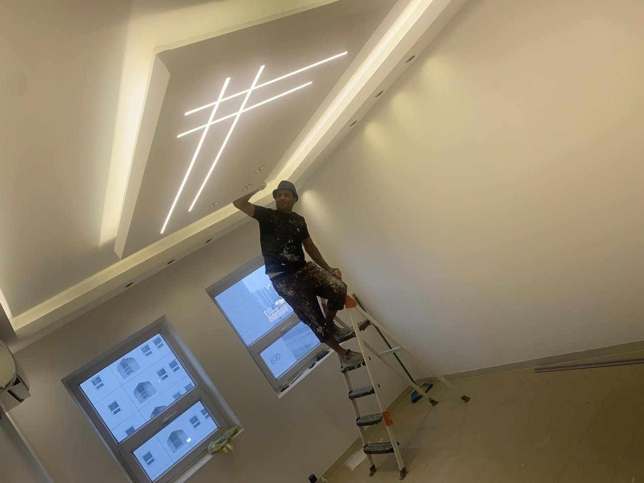 السلام عليكم صباغ متفرغ وهذه رقمي ***********
