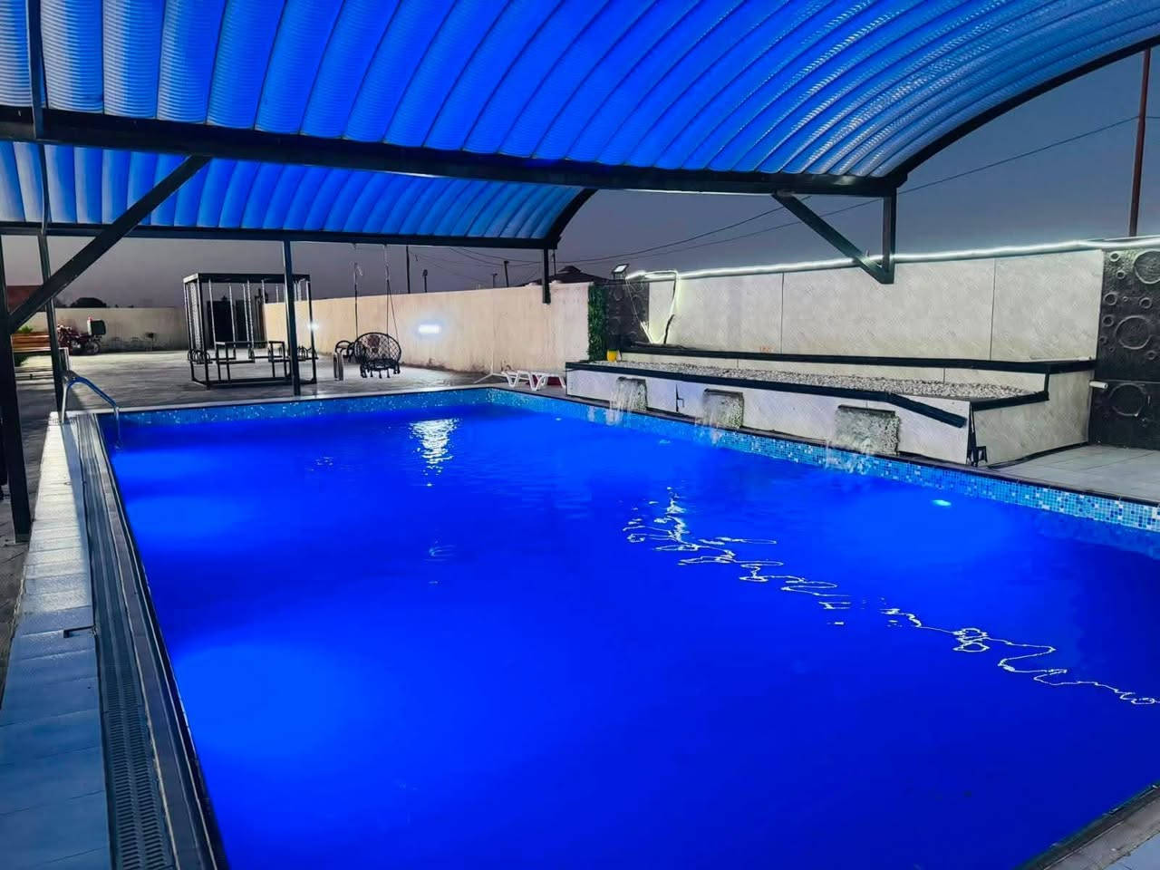 *📌 مزرعة فرح 🏝️*
*موثقه في تطبيق اجرلي ✅
*كافة وسائل الراحة والترفيه بمكان واحد 😊*

اجمع عائلتك وأحبابك وعيشوا أجواء لا تُنسى في مزرعة (فرح) 🌤

*✨ مميزات المزرعة:*
🔹 *مسبح كـبير* 🏊🏻 نظيف ومجهز للعوائل  
🔹 *2 غرف نوم + صالة كبيرة* مكيفة بالكامل 🏘️  
🔹 *مطبخ داخلي * مجهز للطبخ والشوي 🥘🍚  
🔹 *شواية سمك مع كافة ملحقاتها* 🍖🍗🍢  
🔹 *مراجيح وألعاب للأطفال* 🎡⛱️ آمنة وممتعة  
🔹 *منضدة تنس* 🏓  
🔹 *فيشة* 🕴🏻
🔹 *ريشه🏸🎾
🔹 *كره طائره🏀
بليارد
🔹 *كهرباء 24 ساعة* بدون انقطاع 🚨💡📺

*📍 الموقع:* بغداد - أبو غريب - قرب مركز شرطة عكركوف

*📞 للحجز والاستفسار:*
واتساب: ***********
