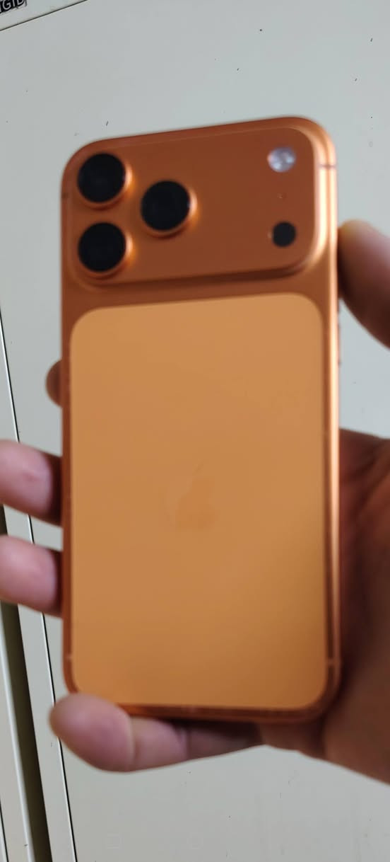 آيفون 17 برو ماكس ZA بطاريه 100 مشحون 36 مره جهاز ممستخذم هواي جديد السعر 2150 أو بي مجال حك الجيه  *********** تواصل
