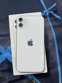 ايفون ١١ عادي للبيع الجهاز مامفتوح ابد 07783310335