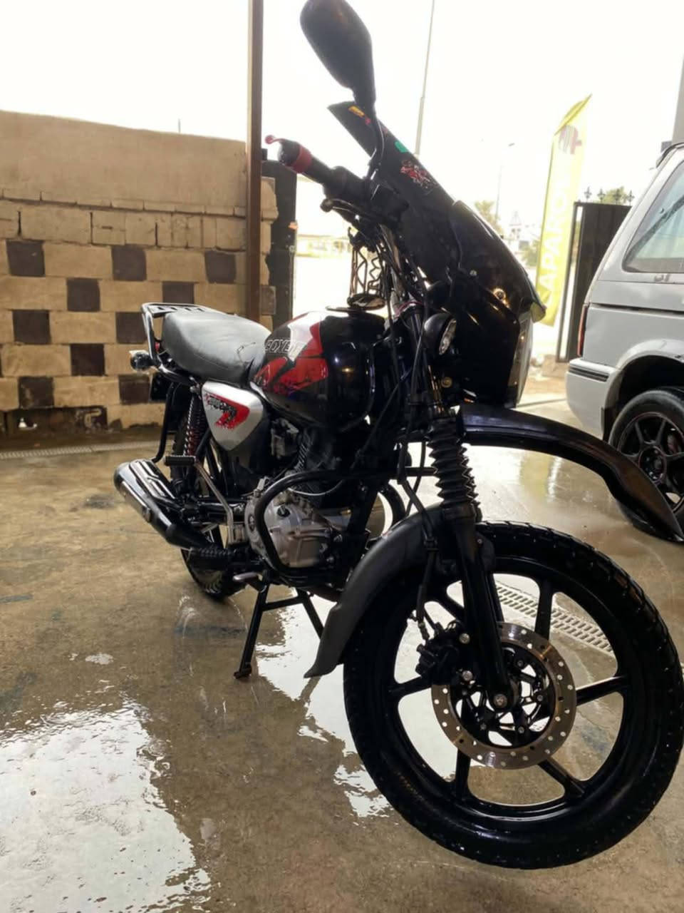 بوكسر موديل 23 20 ماشية 38 الف حقيقي الدراجه مكفوله كفاله عامه من. ضرب صبغ تجفيت محرك بلاديه ممفتوحه برغي منه على وضع الشركه...................
لاتبخير لاتنقيص شلعه معدل ربع نكره ..............
 على وضع الشركه السعر (مليونين 500) وبيه مجال العنوان 
بغداد قرب مستشفى الإسكان 
*********** بغداد, العراق
