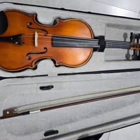 متوفر كمان تركي حجم 4/4 ملحقاته كمان القوس دامر حقيبه وتر إضافي متوفر ...