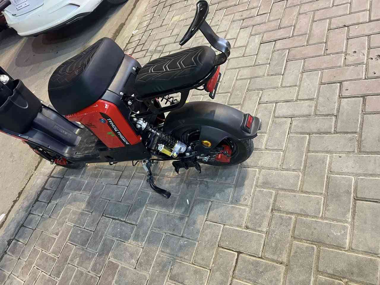 دراجه r 9  للبيع خمس بطاريات كبار كلشي شغال بيها السعر 300   /***********
