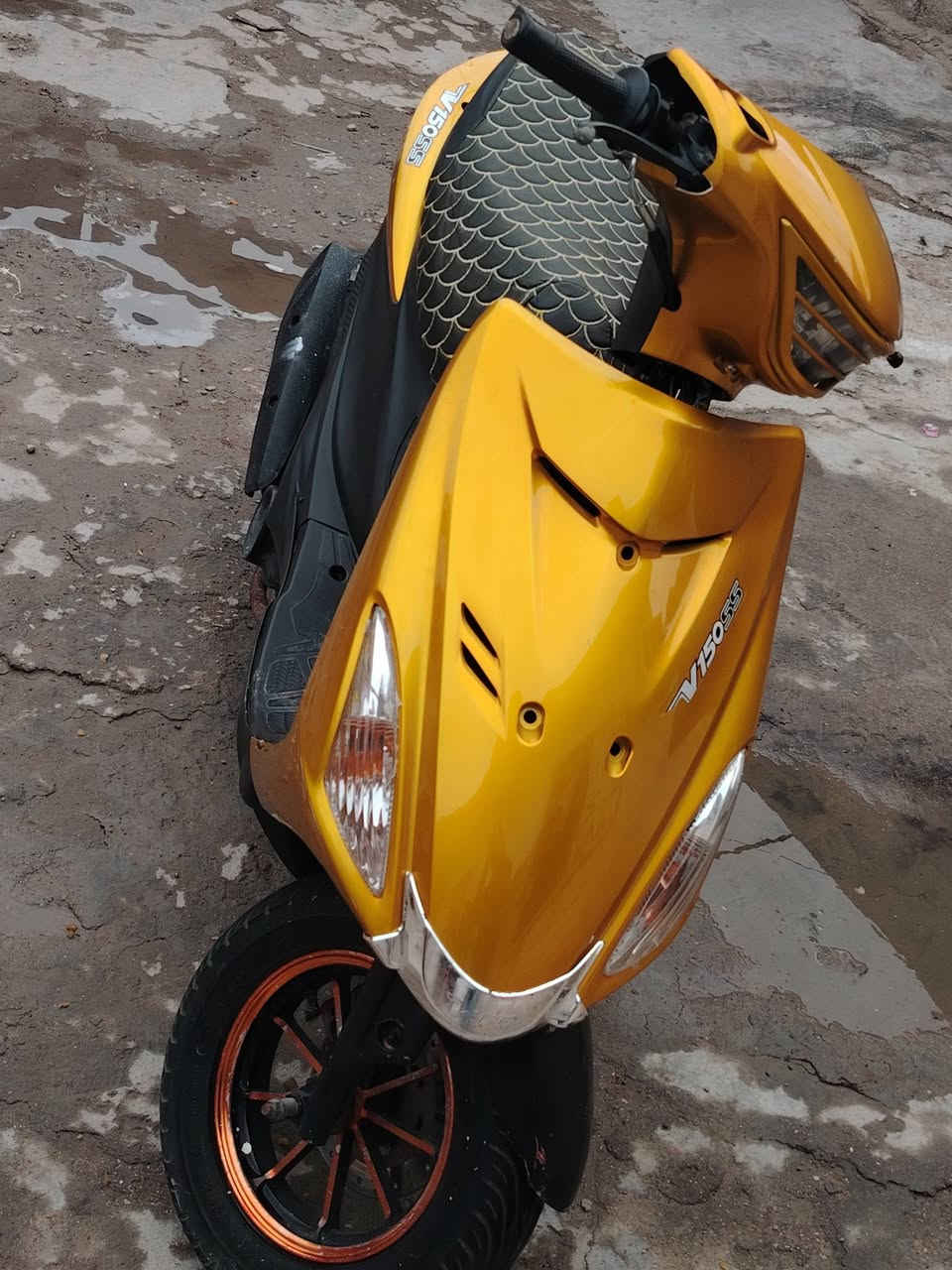 السلام عليكم اخوان عندي دراجه شادلها  مكينه ماكس السعر 300وبيها مجال***********
