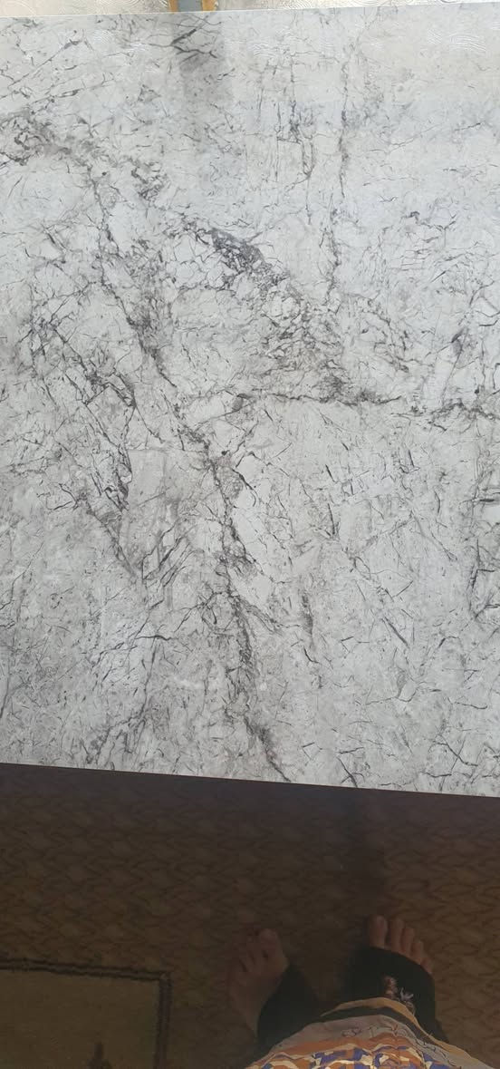ياالله بورسلين للبيع 200متر بلكارتون جديد قياس 60×60 سعر متر البورسلين 6الف  شركه كوشن سعدى الايراني +مال صحيات 17متر بلكارتون جديد سعر متر 5الف خشن ***********لون رصاصي
