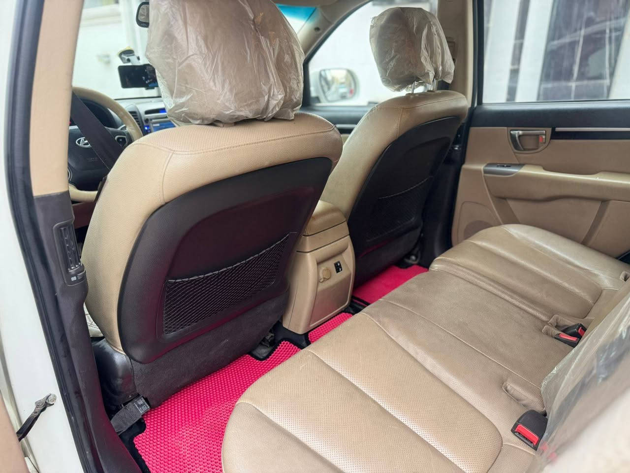 سلام عليكم
للبيع سيارة سنتافي 
موديل 2010 
مكينة كاز
بصمه 
كشنات تدفئه تبريد 
فتحه 
شاشة بلوتوث 
تبريد 3قطع 
حدادية مكينة جديد 
كصة جنطة 
سيارة نقل جثه 
رقم بغداد 
العنوان بغداد الدورة السعر 80💵
الرقم ***********
