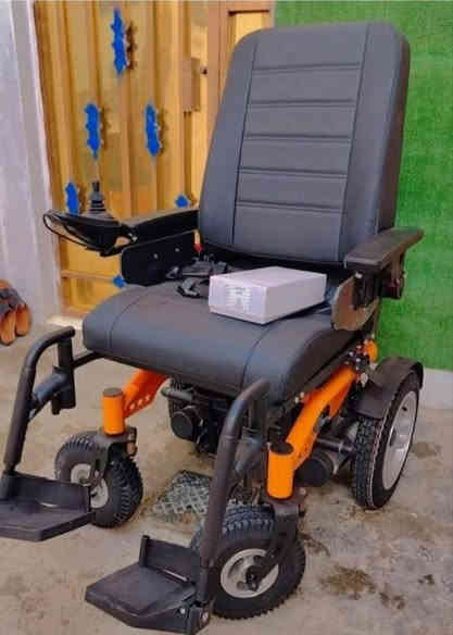 للبيع عربه حجم كبير  كهربائية شحن بعده جديد غير مستعمل نهائيا كارتون ابد مامشتغله بيه فقط البطاريات تحتاج تبديل  كانت متروكه بل مخزن  مشترينه مليون واريده بسعر مناسب ٣٠٠ قفل مكاني السماوه ***********
