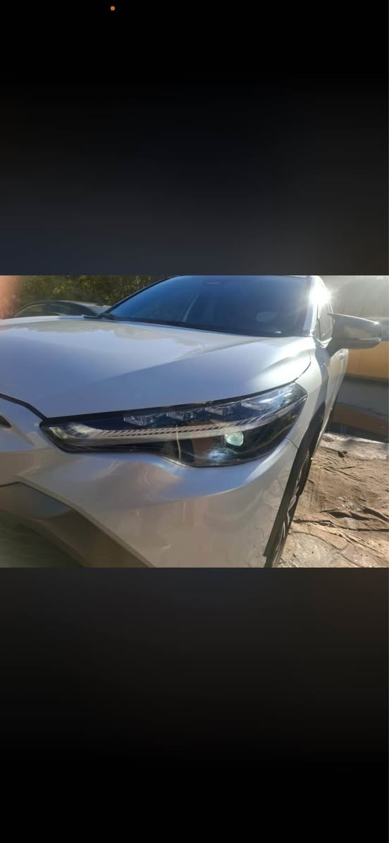 السلام عليكم 
كورلا فروتلندر S موديل 2025 فول موصفات كشنات جلد وكرسي كهرباء وجنطه كهرباء ماشيه 12 الف سعره 27.600 
*********** بغداد, العراق
