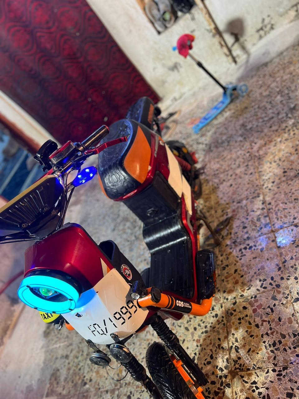 السلام و عليكم دراجه للبيع السعر 350 كفاله مابيه اي شي غراضه موجودة كلشي مابيه بطاريات جدد العنوان أبو الخصيب البهادريه التواصل ***********
