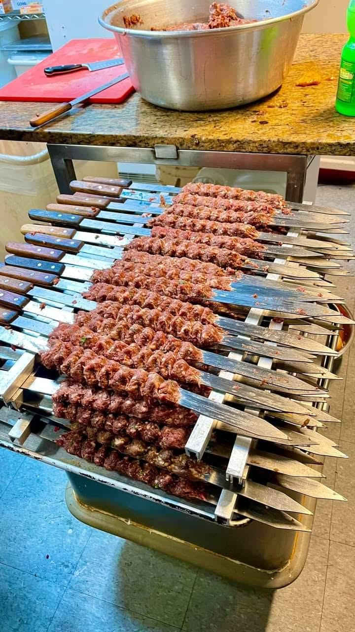كيلو ٢٠شيش ١٠٠٠٠عشره كباب دجاج
٨٠٠٠ لف دجاجه شوي ذبح مع رجلينها 
٢٠شيش ١٢٠٠٠ كباب لحم 
طرشي والخضره الطماطه
الشوي مجانا *********** آسيا 
*********** أثير 
الثلاثاء ٢٠٢٦/٧/٧
