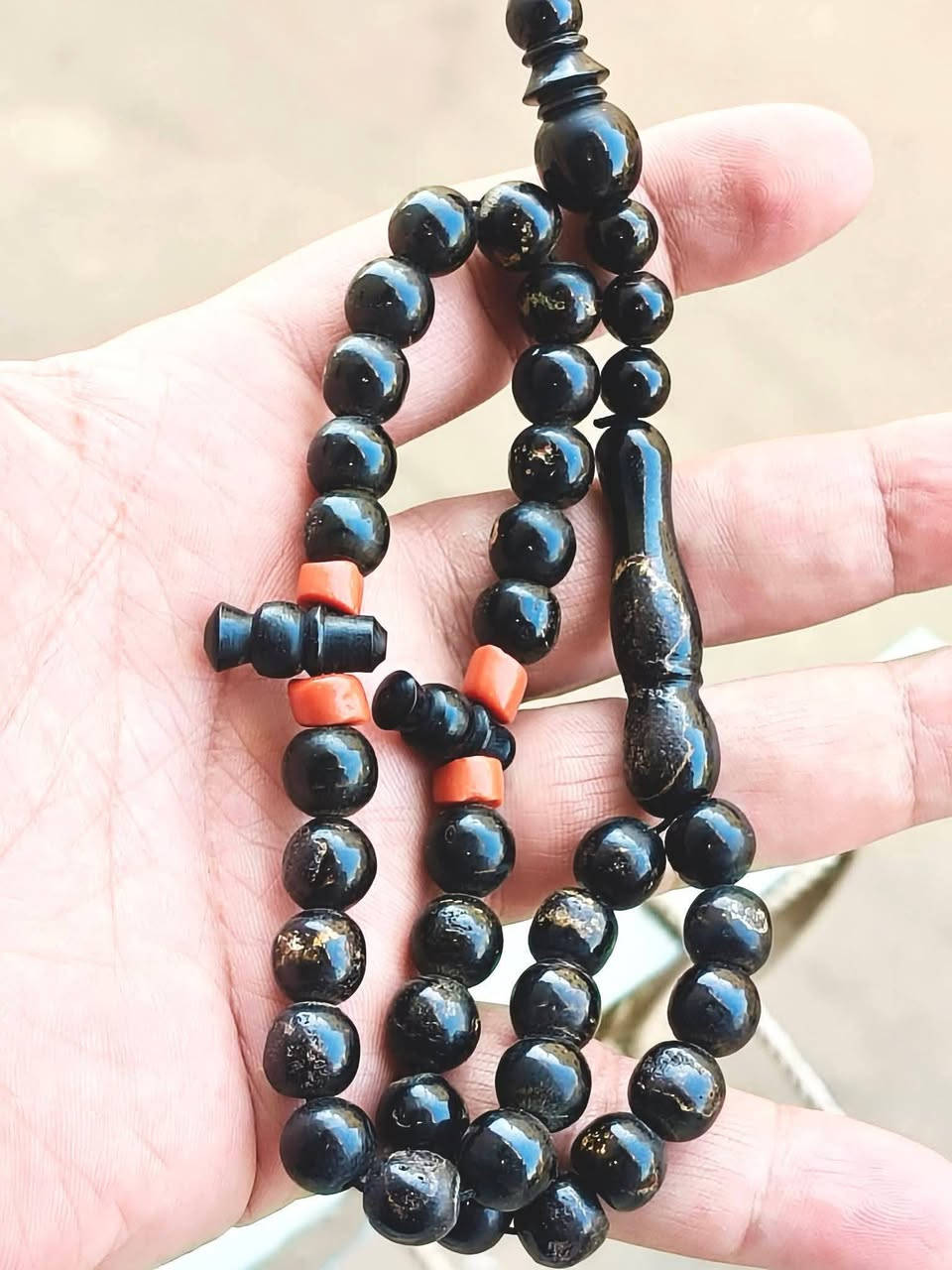 بسم الله ماشاء الله
للمستغفرين الله كثيرا والمسبحين 🙏🙏 والورد اليومي 
📿اقدم لكم قطعة من المرجان الاسود  تعريقات ذهبية 📿
قطعة قديمة انتيك 
يسر بحر احمر طبيعي وفواصل من المرجان (4حبات)   
33 حبة
قطعة تستحق الاقتناء
السعر خاص فقط 
او التواصل واتس 
🔥01229890666🔥


**إذا كنت صاحب هذا الإعلان وتريد حذفه لأي سبب، رجاءا أرسل رسالة إلى الدعم الفني**