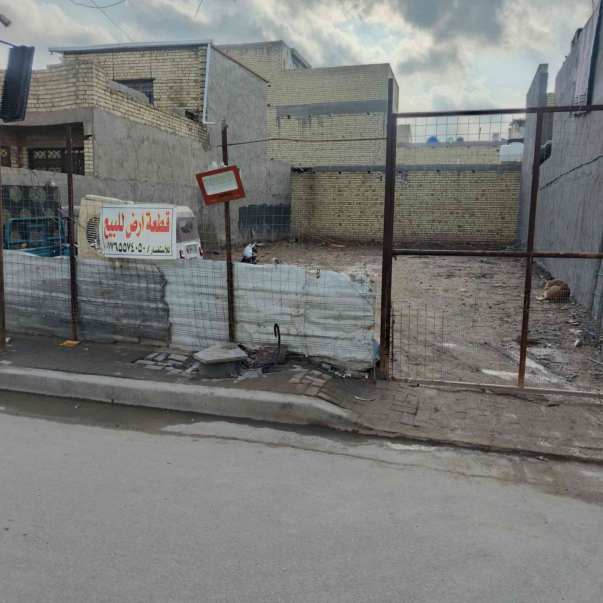 قطعه للبيع مكان حي الكوفه مجاور الملعب للاستفسار ***********
