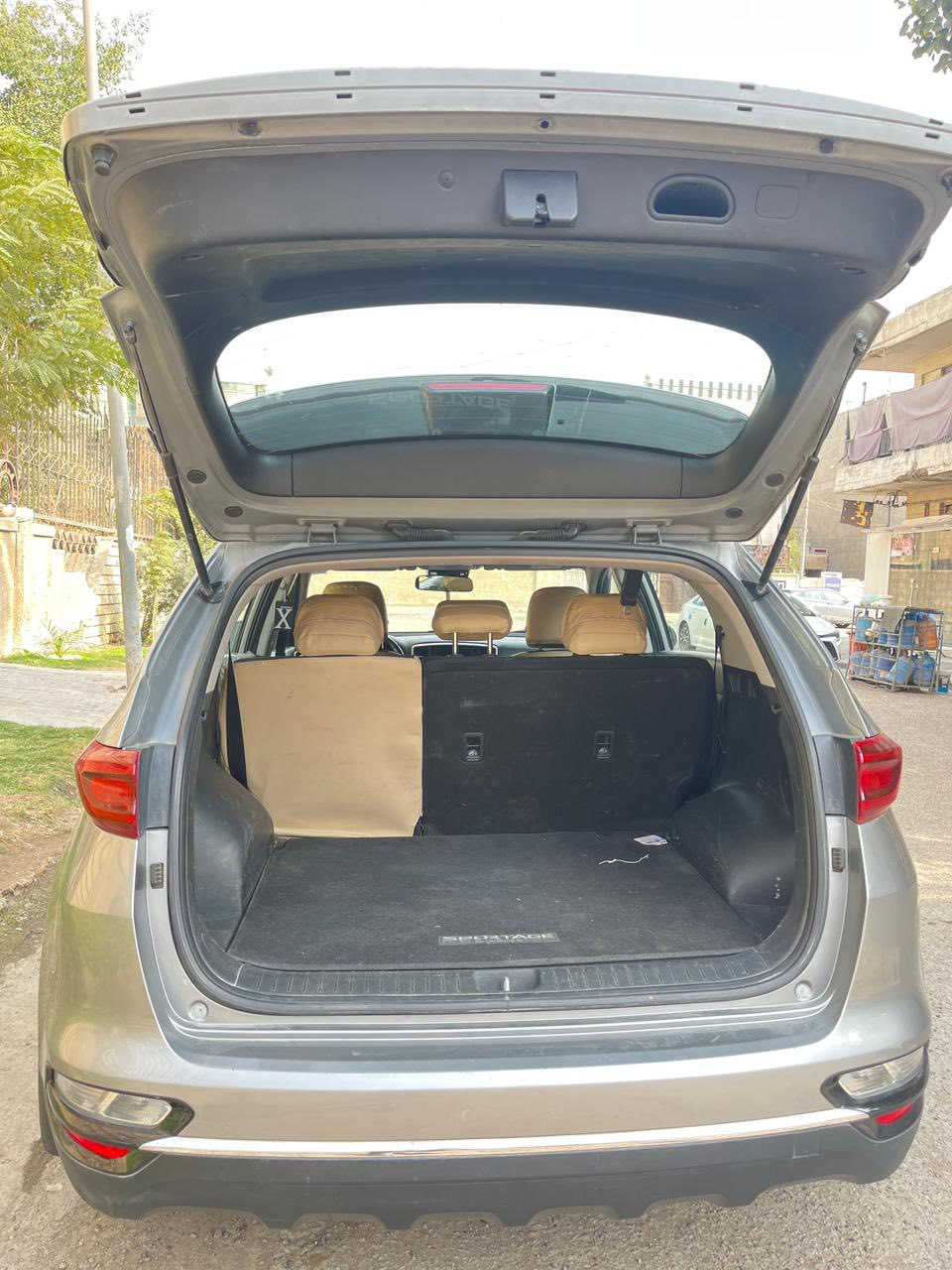 سبورتج 21 وارد امريكي باسمي مكاني شارع فلسطين جاهزة محرك كير صدر حدادية كلها كفالة بيها مكانات صبغ جدا بسيطة بدون دواخل مكفولة للجناي 158 ورقة للاستفسار ***********
