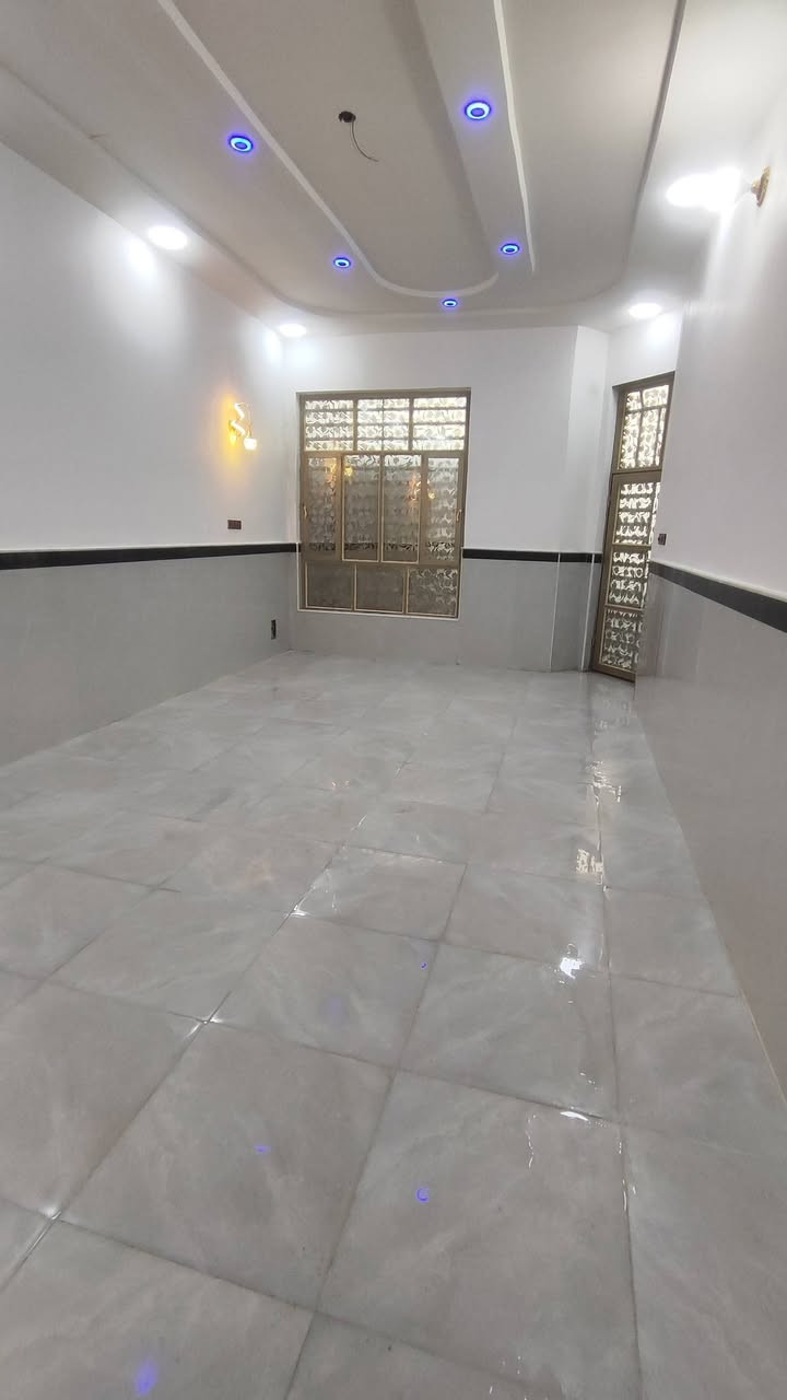 دار للبيع المساحه 200 متر بناء درجه اولى وحديث حي العرضات على شهر 15 رقم الهاتف ***********
