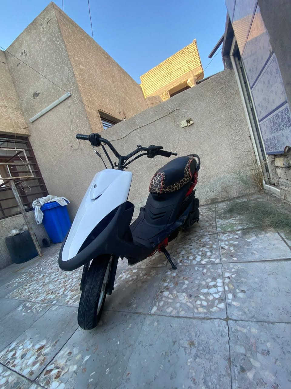 السلام عليكم هاي الحلوه للبيع بيه مكينه تخبل تجي وتشوف بيعنك شلعه معدل يخبلن لا نضوح لا تبخير الدراجه حلوه ك شكل و ك مكينه المكينه مالته 49 بلاددددد  كلها بلاديه نقصه بس العرموطه مال الهندر فقط العنوان بياع حي التراث السعر 375 وبيه مجال حك الجيه ***********
