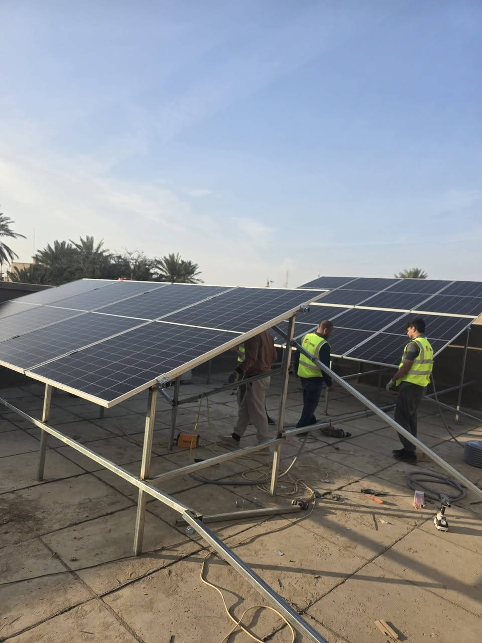 أللهم صل على محمد وآل محمد 

دار أخرى تودع انقطاع التيار الكهربائي. 

على بركة الله تعالى تم تجهيز وتنصيب منظومة الطاقة الشمسية في قضاء البدير.

في دار الاخ الحاج ابو مرتضى محمد كريم شياع .

 20 امبير نهارا 
 15 امبير ليلا

🔵 الواح نوع لونجي 620 واط ذات وجهين 18 باس بار ذات جوده وكفاءة عالية .
🔵 انفيرتر حجم  12Kw كيلو واط حسب طلب صاحب الدار قابل للتطوير مستقبلا .
🔵 بطارية 🔋 16.64KW ليثيوم فوسفات الحديد ذات جوده وكفاءة عالية بضمان 5 سنوات .
🔵 بدي سيركت مجهز بأحدث القواطع الذكية وجوزات الحريق مع تحكم WiFi لمراقبة عمل المنظومة من اي مكان .
🔵 هيكل حديد مغلون 2 ملم .
🔴مستعدين لتنصيب جميع منظومات الطاقة الشمسية مع الضمان الحقيقي لجميع الأجهزة. 

بإدارة : سيد احسان وسيد غزوان

للتواصل والاستفسار 
الاتصال على الأرقام
*********** سيد غزوان الزاملي  .
*********** سيد احسان الزاملي .
#النور #للطاقة #الشمسية.
