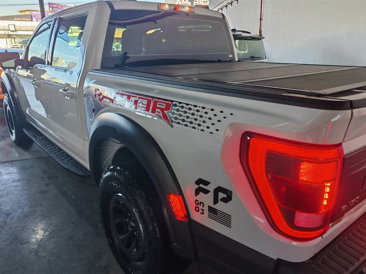 🚘 للبيع | Ford Raptor – قطعة نادرة
إذا تعرف شنو يعني Raptor…
فإنت تعرف إن هالسيارة مو للجميع.
📌 الموديل: 2022
📌 المنشأ: خليجي
📌 المحرك: 3500 Twin Turbo
📌 الممشى: 36,000 كم
📌 الحالة: فوق الممتاز – استخدام شخصي
🧾 الفحص:
✔️ مفحوصة
✔️ مكفولة وكالة القاصد
✔️رقمها اربيل
✨ المواصفات :
▪️ Raptor Package كامل
▪️ إطارات أوف رود
▪️ إضاءة أمامية مميزة
▪️ ثبات عالي + أداء رياضي
▪️ هيبة طريق واضحة من أول نظرة
وبعد بيها مواصفات ما يسعها منشور
💬 السيارة ما تنوصف… تنساق.
💰 السعر: 70,000 دولار
(قابل للتفاوض للجاد فقط)
📍 الموقع: السليمانية 
📞 التواصل: ***********
