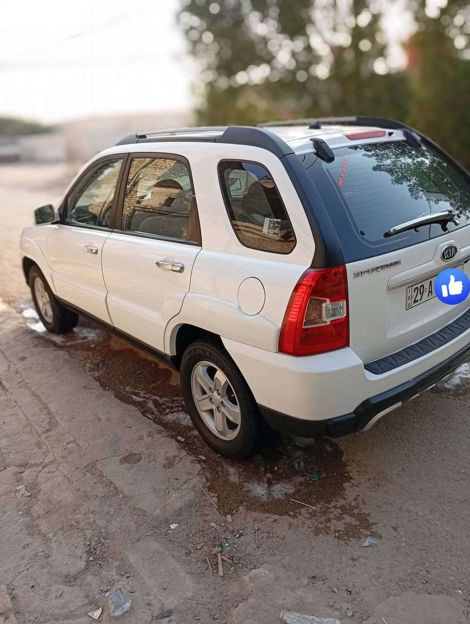 السلام عليكم للبيع كيا سبورتج 2009 للبيع خليجي فول مواصفات فتحه تحكمات شاشه حساسات السياره بيها هلال الجاملغ الامامي فقط باقي كفاله عامه رقم واسط بسمي مميز  مكينه كير حداده تخم تاير تبريد تدفئه السياره جاهزه من كلشي مكاني ميسان السعر 132وبيها مجال أي استفسار اتصل ***********
