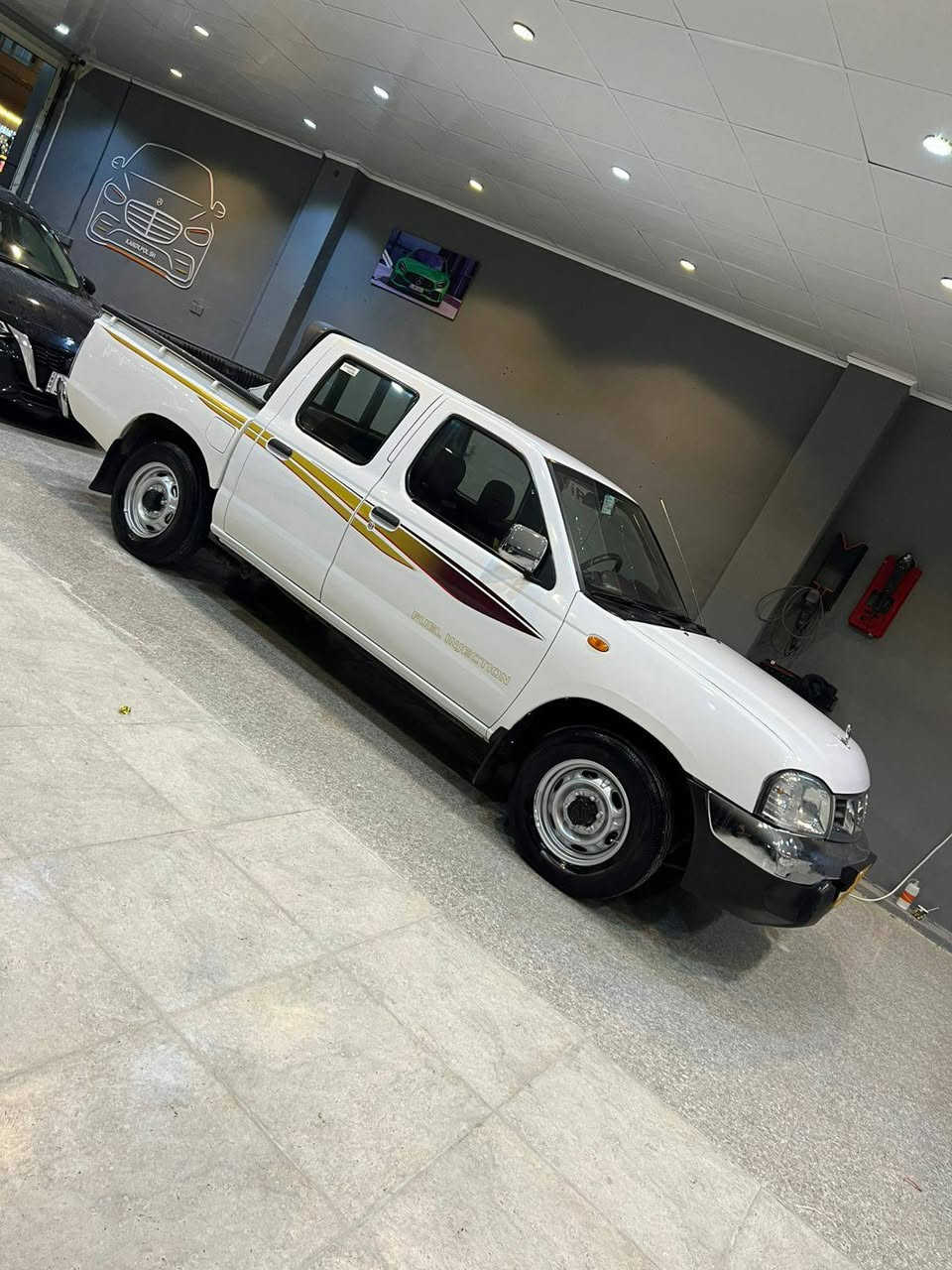 نیسان پیکاب بۆ فرۆشتن مۆدێل ٢٠٠٩ ناوسور جام کارەبا دوپارچەی بۆیاغە لایەکی   بۆدییەکەی چەملاغێکی پێشەوە هەردوکی لای سەکن لێدرانی قورسی نییە پێشی جوانە ماشااللەی دەوێ سەیارێکی جا ئیز و جوان سەنەوی بەسەر چووە گێڕ و مەکینەی بەشەرت  نرخی ١١٦گەڵاو مەجال شوێن قەڵادزێ *********** بشدار, السليمانية
