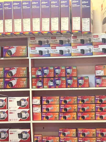 نقدم لكم عرض خاص ..سستم كامرات شركة دهوا الاصلي 2ميكا بكسل عدد 4كامرات اصلي ضمان 1سنه مع اليوبي اس شحن 3ساعه بعد الكهرباء مع العمل 275الف فقط عرض ساري لمدة 4ايام.السده المفرك للاستفسار الاتصال *********** متواجد عالرقم دائما
