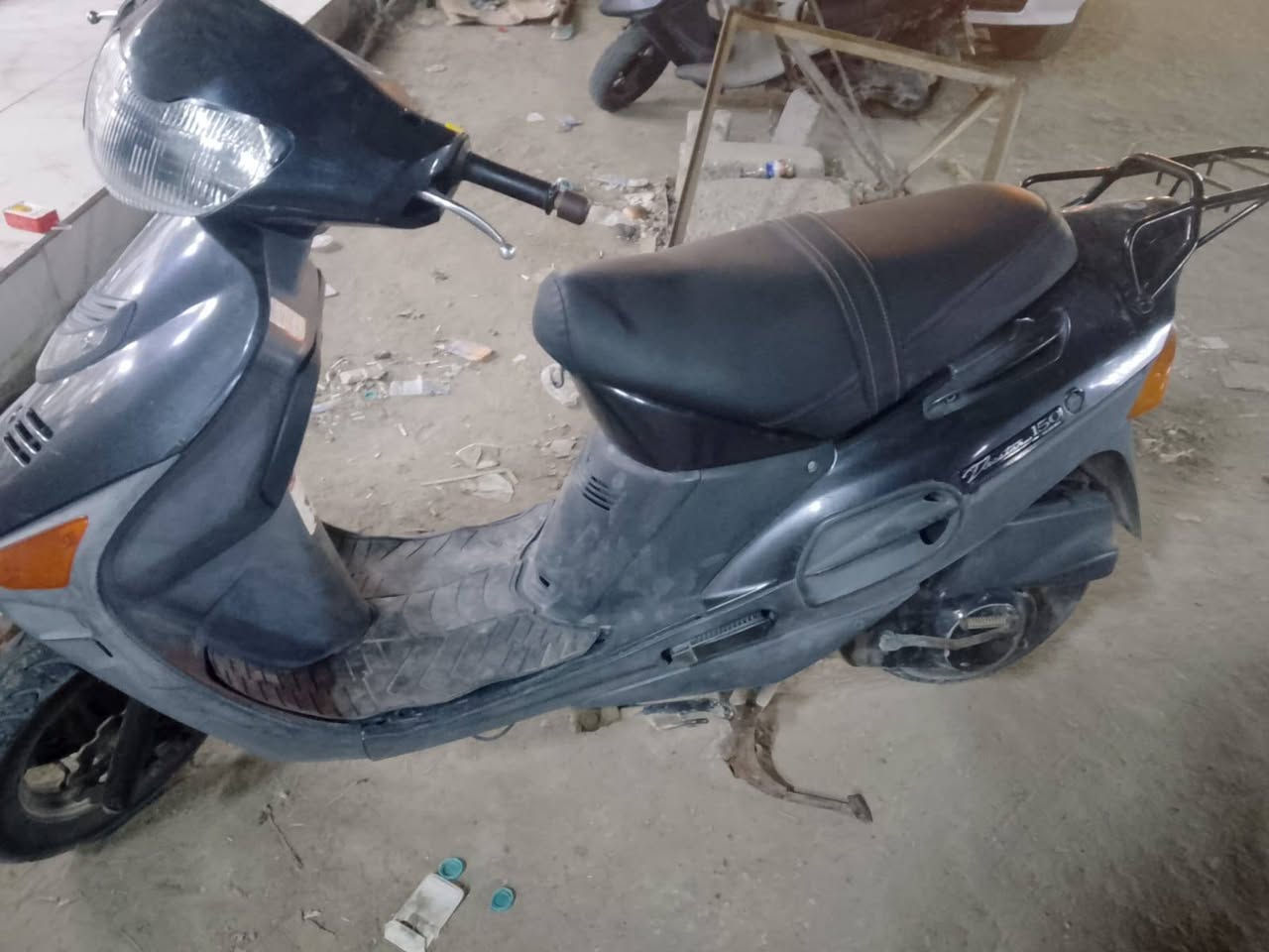 *🚲 للبيع دراجة سوزوكي 

*السعر: 750 الف دينار عراقي* مجال بسيط للشراي ا

*المواصفات:*
- *النوع:*  150cc
- *الحالة:* مكفولة حاوية ما مفتوحة، 
- *المحرك:* هندر ياباني اصلي اجه وياها من المصنع
- *الدراجة:* خير من الله، مكفولة ومجربة، شغل نظيف

*المكان:* البصرة - القرنة
*للاستفسار:* راسلني خاص او اتصل 

*ملاحظة:* الدراجة نظيفة ومكفولة، اللي يريد فحص وتجربة حياه الله. السعر نهائي 750 ومجال بسيط 
الرقم: ***********
