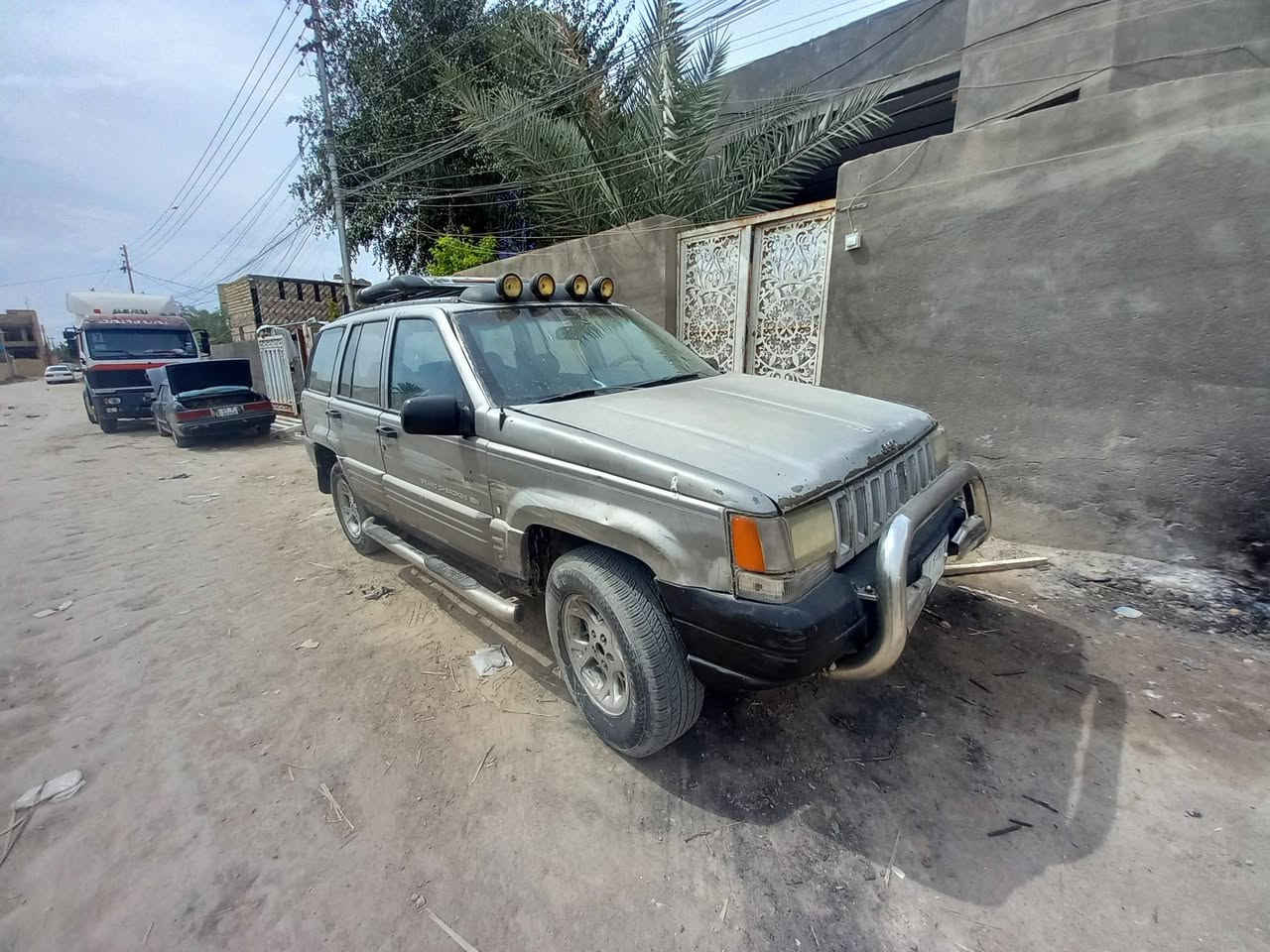 جيب شيروكي 1997مشروع وطني محوره محرك بطه كير جديد السعر 33 مكاني الناصرية ***********
