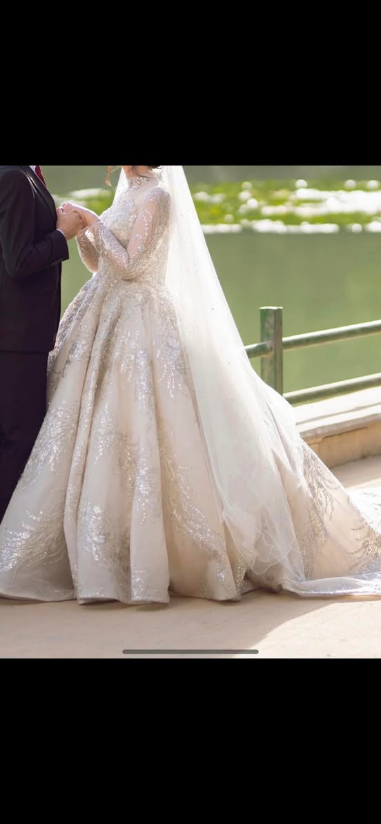 مرحبا بنات هاي بدلة عرسي من برنسس فور دريس لونهه شمباني تلبس لحد قياس ٤٢ وعدي حجاب وياهه وبدي بطانة بلونهه للمحجبة يعني ميطلع اوفر شكلهه بالحقيقة يجنن ملكية فخمة وكلهه شغل لنهاية الذيل وذيل مالتهه طولة مترة ونص للي تريد شي فخم تطلع عبالك سندريلا


**إذا كنت صاحب هذا الإعلان وتريد حذفه لأي سبب، رجاءا أرسل رسالة إلى الدعم الفني**