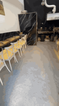 مطعم متكامل للبيع كلشي متوفر كراسي طباخ اماعين سكاكين صواني طاوات قنينه غاز قاطع 
كاونتر قطعتين 
كراسي عدد 12 اصليات 
كريل بركر ايطالي هو وغراضه 
كتبسه صاج غازيه 
كلهن نضيفات 
ما صارلي شهر من فتحت 
مكاني بغداد 
***********
