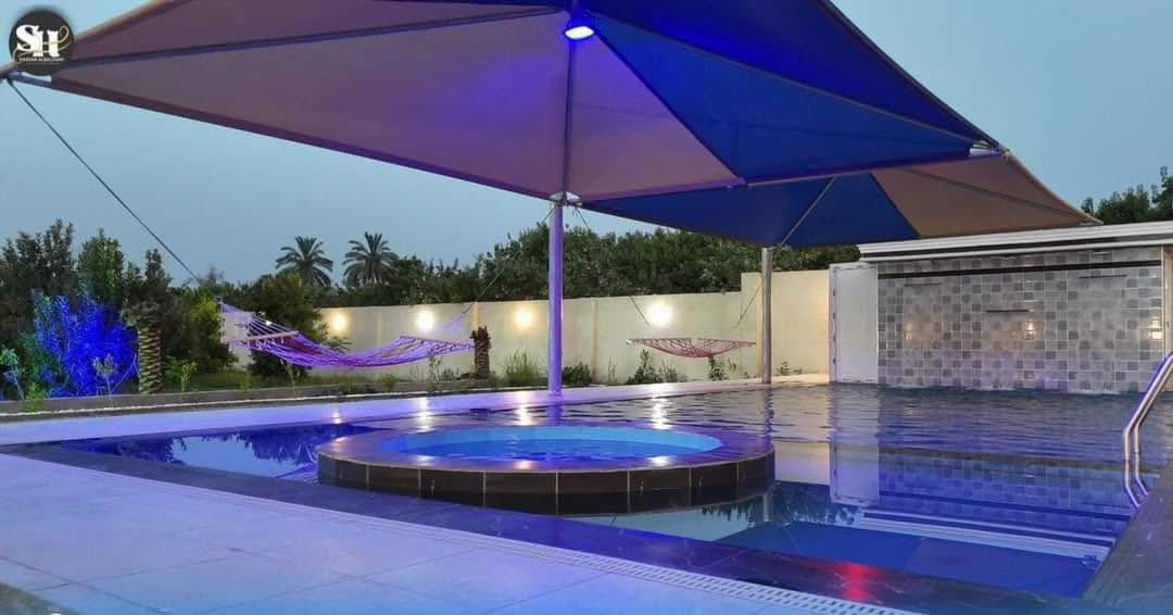 مزرعه بيت الورد 🌹 
رقم الحجز(***********)

إحجز مزرعتك وتمتع بالخصوصية التامَّة 🥰

يتوفرُ جميعُ الخدمات التي تخطرُ على بالكم مع أجواءِ الطبيعةِ الخلابةِ الساحره 😎 

مميزاتُ بيت 🌹

1. مساحة المنتجع دونم

2.التيار الكهربائي على مدار 24 ساعةٍ كاملة دون إنقطاع ويتوفرُ فيه مولدة كهربائية تعملُ بنظام التشغيل الأوتوماتيكي ☺️

3.مسبح خاص للأطفال 👧 👦 

4.مسبح خاص للكبار حجم 12 في 6 متر  

5.يحتوي منتجعنا على ألعابٍ للكبار (( منضدة 🏓 + فيشه ))

6.صالة كبيرة مؤثثة ومكيفة +2 غرفة نومة ومكيفة + مطبخ على الطراز الإيطالي مؤثث بشكلٍ كامل 😍

7.جلساتٌ خارجية من الطراز الفاخر جداً 
 

8.مكانٌ مخصص للشواء مجهز بجميع الإحتياجات الخاصة لذلك 😍

9.مجموعة صحيات داخلية وخارجية متكاملة 

10.تتوفر سماعة داخلية دي جي 🎵

11.علماً يتم تعقيم المكان بشكلٍ كامل بعد كل إستخدام 😷 

إحجز ☀️ إسبح 🏊 إشوي 🐟 وإقض أحلى وأمتع الأوقات مع عائلتك في أجواءٍ صيفية جميلة 

#العنوان_صلاح_الدين_قضاء_بلد.. 

للحجز والإستفسار 
الاتصال على الرقم 
***********
او مراسلتنا واتساب
