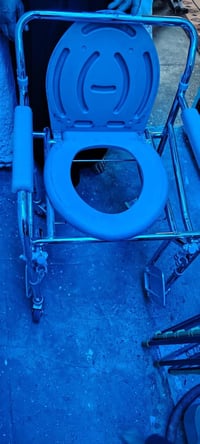 معدات مستشفى • جديدة • مقعد مريض