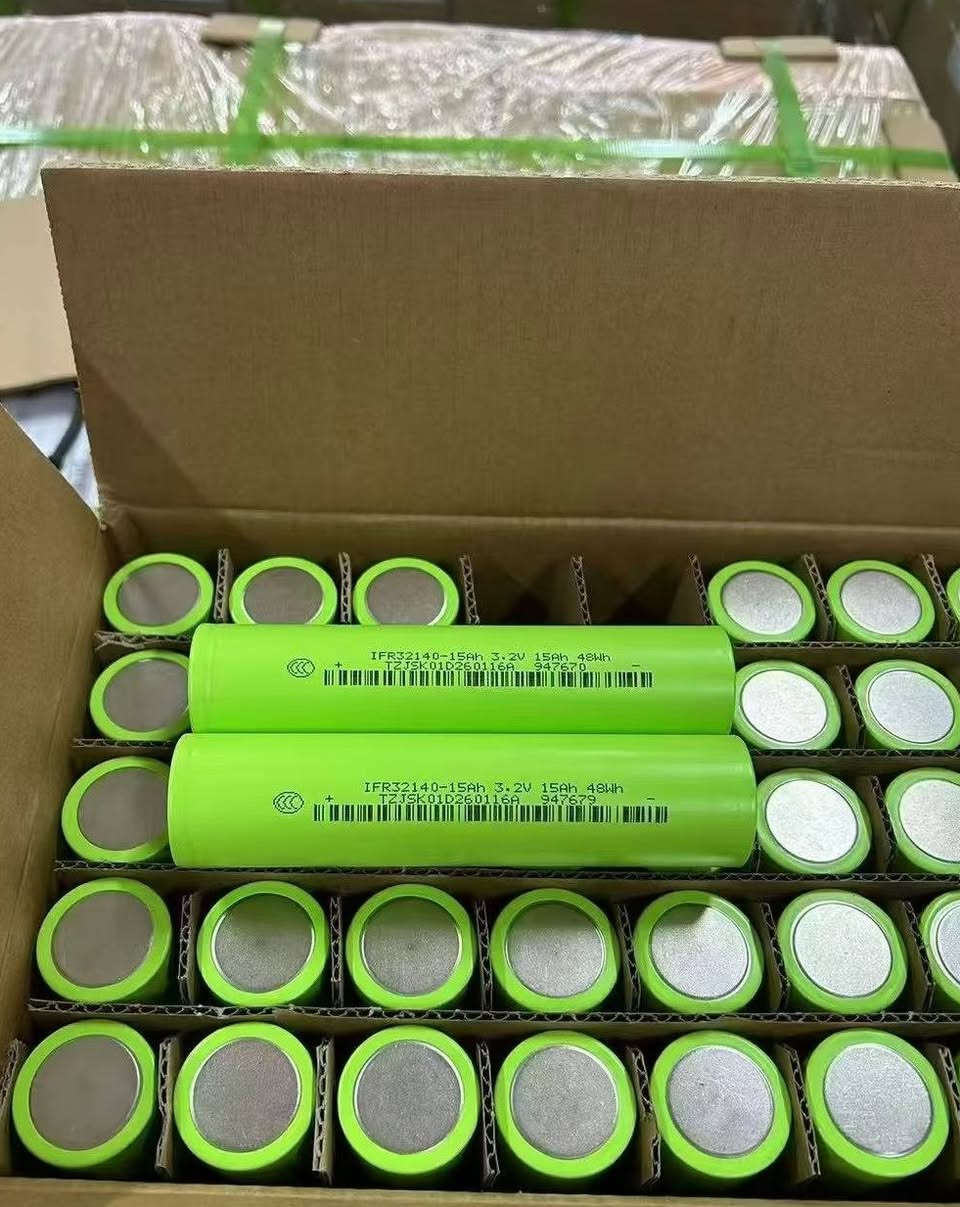 LiFePO4 battery cell TZJSK IFR32140-15Ah 3.2V Lithium iron phosphate battery 15000mAh LFP battery cell Grade A electric tricycle battery electric bike battery.
Model Number: TZJSK IFR32140-15Ah battery
Nominal Voltage: 3.2V
Operating Voltage:2.0V-3.65V
Nominal Capacity: 15.0Ah
Internal Resistance:≤2.0mΩ
Cycle life: ≥2000 times
Battery Weight≥298g
Application: Solar Garden Light,Home Appliances,Submarines,Golf Carts,Electric Bicycles,Electric Scooters,Electric vehicles,Electric wheelchairs,Electric Power Systems,Solar Street Light,Solar Energy Storage,Electric Forklifts,Uninterruptible Power Supplies,Electric three-wheeled four-wheeler,Electric forklift,sightseeing electric vehicle,Energy storage power supply,outdoor power supply and so on.


**إذا كنت صاحب هذا الإعلان وتريد حذفه لأي سبب، رجاءا أرسل رسالة إلى الدعم الفني**