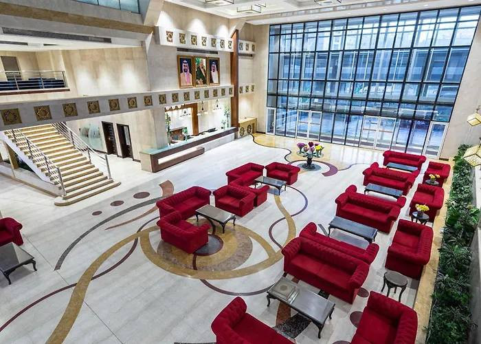 شركة الغدير الذهبية 
قافلة المتعهد احمد عيدان
عمرة شهر شوال بعد عيد الفطر
يتوفر نقدي وأقساط 
تاريخ الرحله 25 - 3 - 2026
---------------------------------------------
ملاحظه 
الراغبين تسليم الجوازات في اول ايام رمضان قبل يقافهه فيزا 10رمضان
----------------------------------------------
⬛ مميزات رحلة العمره براً + طيران
✦ بإشراف المتعهد: احمدعيدان 
✅ الانطلاق والعودة من وإلى مقر الشركة
🔸 المدينة المنورة: فندق مجاور للحرم المركزيه
🔸 مكة المكرمة: فندق بارك ان النسيم حصرياً
✅ 3وجبات طعام بوفي مفتوح بالصوره
✅ برنامج الإقامة: 3ليالي في المدينة     ✅ 6ليالي في مكة المكرمة
✅ مزارات في مكة والمدينة،  
✅ دخول الروضة الشريفة
✅ باصات حديثة 
✅ إشراف إداري وديني متكامل 
.............................................
🎁 هدايا مميزة لكل معتمر:
▫️ حقيبة كتف
▫️ إحرام للرجال
▫️ سجادة صلاة
▫️ كتيب "المهم في العمرة"
................................................
📌 المستمسكات المطلوبة للتسجيل:
▪️ جواز سفر نافذ
▪️ صورة شخصية بخلفية بيضاء

📞 للحجز والتسجيل:
يرجى إحضار الجواز والصورة إلى مقر الشركة،
 الأرقام التالية:
***********
***********
📍 موقعنا الديوانية - الحمزه الشرقي - 
شارع العام
