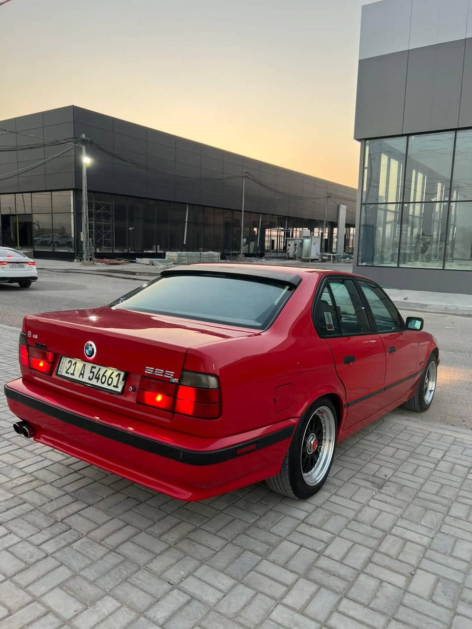 سلام عليكم .بيم حجم 525 
للبيع  اللون احمر اصل 
سياره بلاديه كلها 
مكينه فانوس 6مسكر كير عادي 
مديل 1990 اصل 
سياره مكفوله كفاله عامه بس مصبوغه احزام جماليه 
كشنات كهرباء جلد 
حداديه كفاله تخم تاير جديد 
تبريد ثلج 🧊 
سياره احلا من الصور ماناقصه برغي 
شاشه عارض دمامات 
هاتف شركه 
رقم السليمانية دولي تحويل ثاني يومً
سنويه لل 2029
السعر 71 وبيه مجال 
العنوان دوانيه قضاء غماس 
متواجد فقط عل رقم الهاتف ***********
