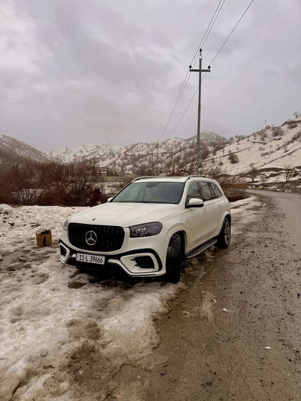 السلام عليكم
للبيع مرسيدس GLS 580 موديل 2020 فول مواصفات وميحتاج اذكر مواصفاتها لأن متخلص حادثها مرفق بالصور السيارة صفر مسج وارخص GLS بالعراق 
سعر البيع 52 الف يعني 520 ورقة 
هاتف ***********
مكانها بغداد مجمع بسماية السكني
