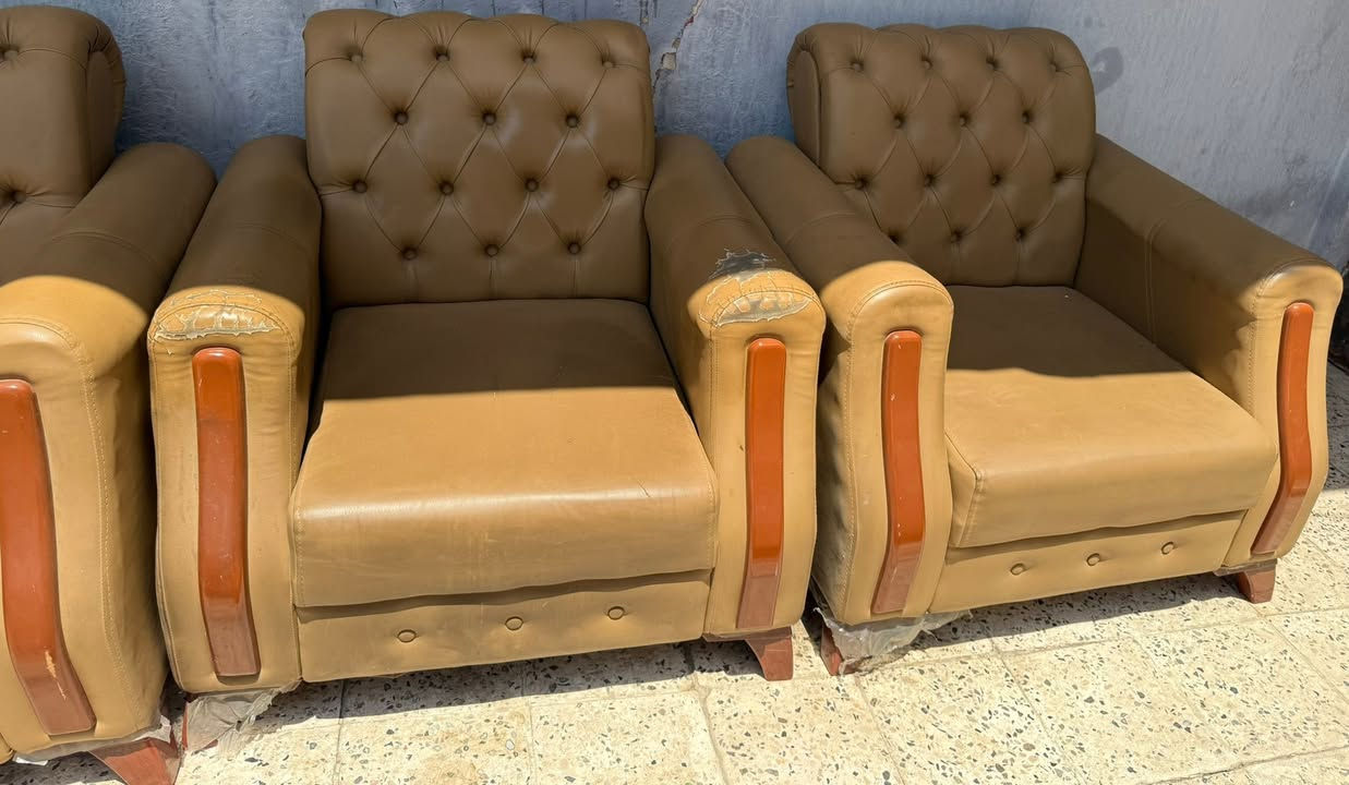 سلام عليكم  نص تخم قنفات مستعمل للبيع فقط القنفه الكبيره بيها كسر يتصلح بسيط وهاي صور القنفات الي يحب يشتري يتواصل معي السعر ١٥٠ وبي مجال عادي


**إذا كنت صاحب هذا الإعلان وتريد حذفه لأي سبب، رجاءا أرسل رسالة إلى الدعم الفني**