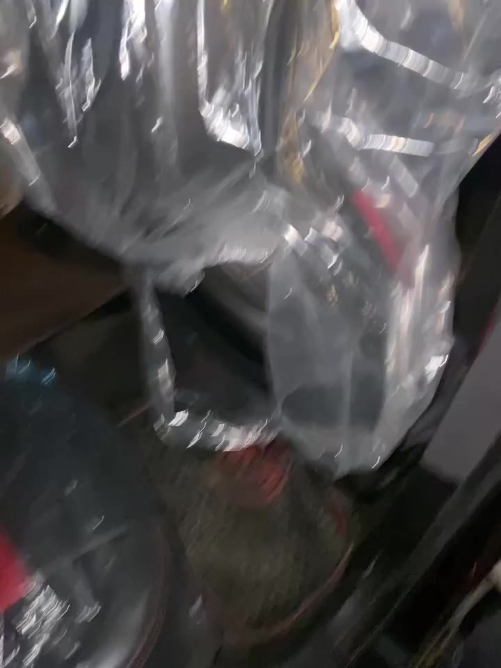 كشنات جارجر للبيع نضاف كشن سائق كهرباء مخمل مدوشم جلد اصلي اسود واحمر السعر 300 وبي مجال مكاني بغداد للاستفسار ***********
