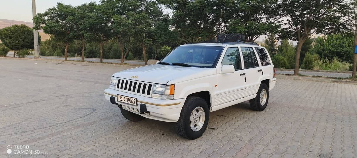 بیع مستعجل 44 ورقە و بی مجال مکان السیارە السلیمانیە   ***********      ***********  جیب کراند شیروکی مدیل 1995 سنویەو هزە و زنکە کلە جدید لحد 2031  کیرو محرك بلاد 6 سلندر کیر اوتوماتیك کیرو محرك شرط فیتر كهربایییات كله شغال كیجات كله شغال دعامیه لدعامی مابی ضربه او خیاس مسجل شاشه ایباد و كامره و حاسه و قفل مركزی ریمونت سیاره مابی مصرف الف دینار ترایك من السلیمانیه لحد البصره السليمانية, العراق
