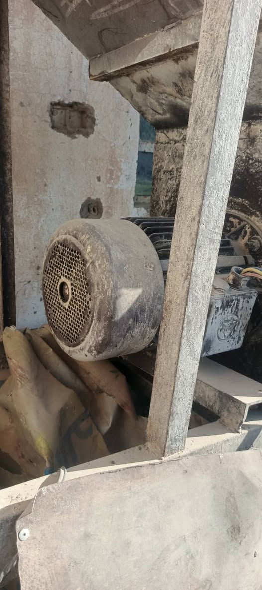 جاروشة للبيع
***********
