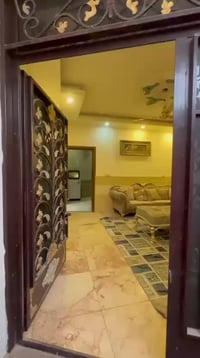 للإيجار شقه معزوله ارضيه مؤثثه السعر 10اورق العنوان المنصور شارع المتن...