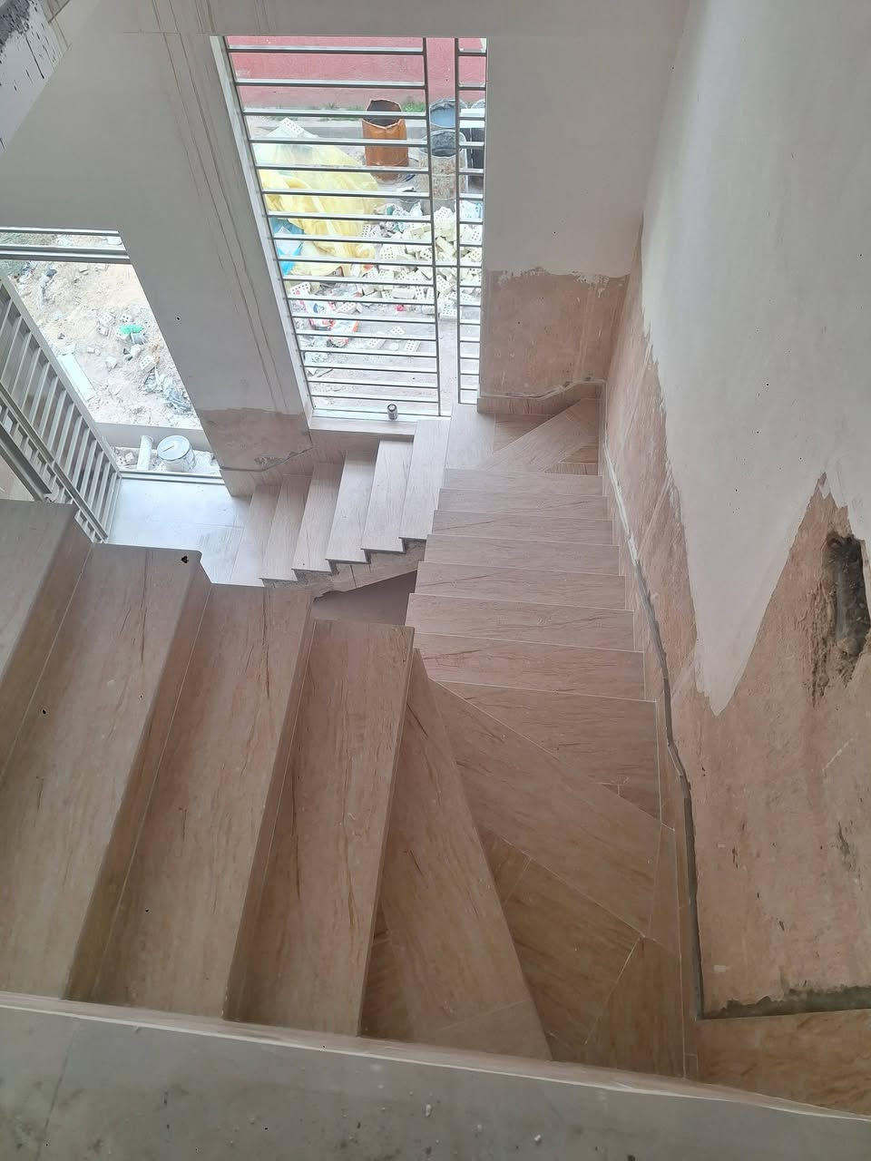 السلام علیکم خوتي أنا أشتغل خلفية سيراميك وكاشي و بورسلين، وكمان حجر للواجهات والأرضيات. أشتغل الأرضيات، السلالم، وكل شغل البورسلين والسيراميك..
رقم الواتساب ***********
شغلي درجة أولى، وأشتغل فقط بكربلاء.
