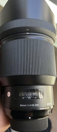 سيجما ٨٥مم • فتحة f/1.4 • نيكون
