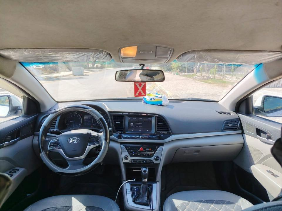 السلام عليكم الانترا  2017 

سنويه لل 29 تحويل 

امريكي كلين بدون ضربه بدون تبديل 

فقط چاملغ امامي نفسه مرشوش

بدون دواخل وبدن لغد  ليبل واحد

محرك 2000 دوش گير ايتي المرغوب

تحكمات ستيرن جهتين

وضعيات قياده سبورت  ايكو نورمل

بيها تگشير بالقماره والبونيد والجنطه والتكم وانصبغن ووياها كلير توحيد لون
السياره ناعمه وحلوه  السعر 118$
وبيها مجال ***********
المكان واسط الصويره
