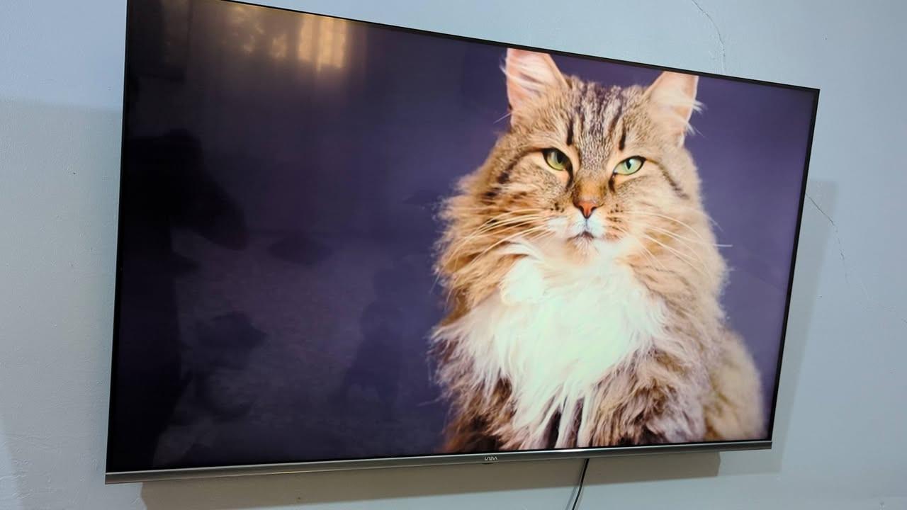مواصفات شاشة UNEVA موديل 50Q-Class/MFT2S2O2:
المواصفات الأساسية:

الحجم: 50 بوصة.

الدقة: 4K UHD (3840 × 2160 بكسل).

نوع الشاشة: QLED مع إضاءة خلفية (Backlighting) وتصميم بدون إطار (Frameless).

نظام التشغيل: تعمل بنظام Android 11 الذكي. [1, 2, 3, 4]

الأداء والذاكرة:

المعالج: وحدة معالجة مركزية Cortex A53 رباعية النواة.

الذاكرة العشوائية (RAM): 1 جيجابايت.

ذاكرة التخزين: 8 جيجابايت. [1, 2, 3]

المنافذ والاتصال:

المنافذ: تحتوي عادةً على 3 مداخل HDMI ومدخلين USB.

الشبكة: تدعم الاتصال اللاسلكي Wi-Fi وبلوتوث مدمج.

المستقبل: تحتوي على رسيفر داخلي يدعم (DVB-T2/S2) للقنوات الأرضية والفضائية. [1, 2, 3]

الصوت والمميزات الإضافية:

الصوت: تدعم تقنية Dolby Audio لصوت محيطي.

التطبيقات: تدعم تشغيل تطبيقات مثل YouTube، Netflix، وShahid.

استهلاك الطاقة: 145 واط (كما هو موضح في ملصق الصورة المرفقة).

ميزات أخرى: دعم المساعد الصوتي Google Assistant وخاصية E-share لربط الهاتف بالشاشة. [1, 2] سعر350 مكاني بغداد وره سيطرت الشعب رقمي ***********
