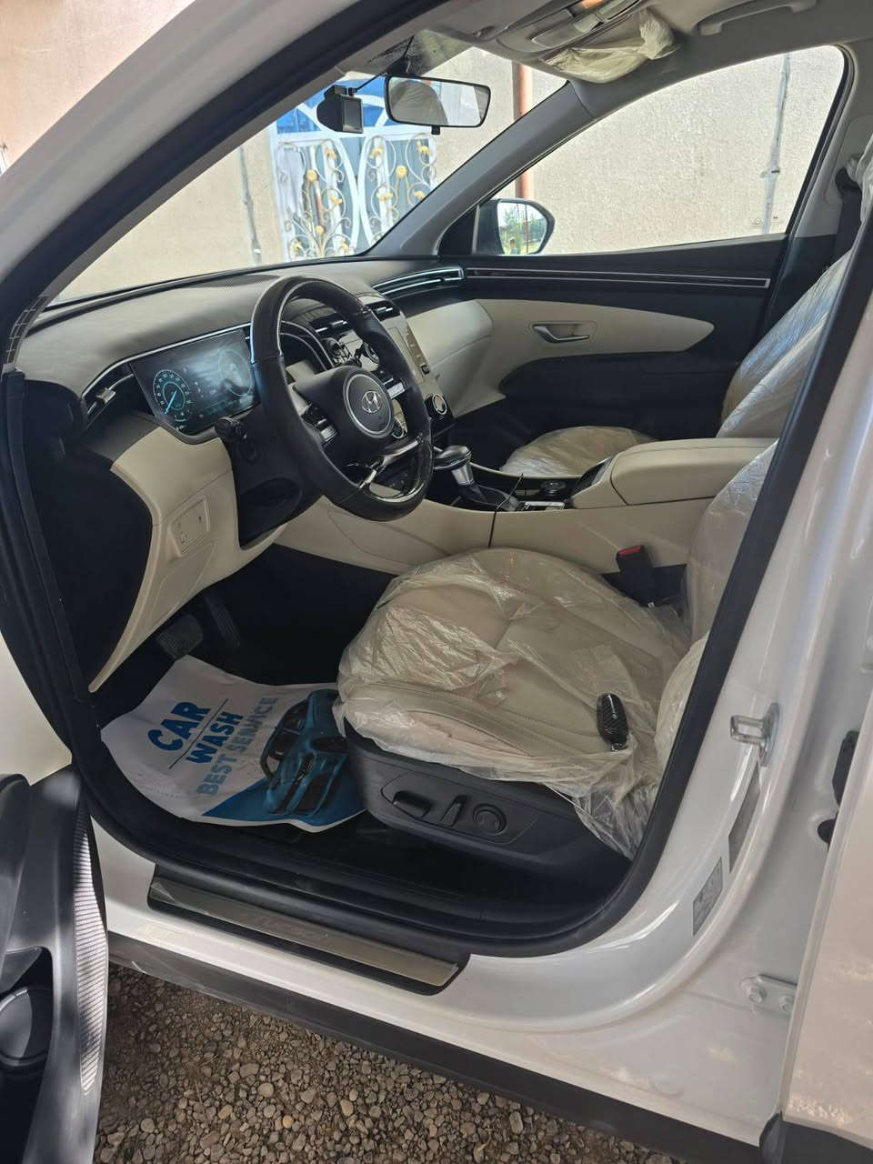 سلام عليكم توسان ٢٠٢٣مكفوله ماشيه ١٨الف رقم بغداد باسمي عنوان بغداد السعر٢١٢وبيها مجال رقم الهاتف ***********
