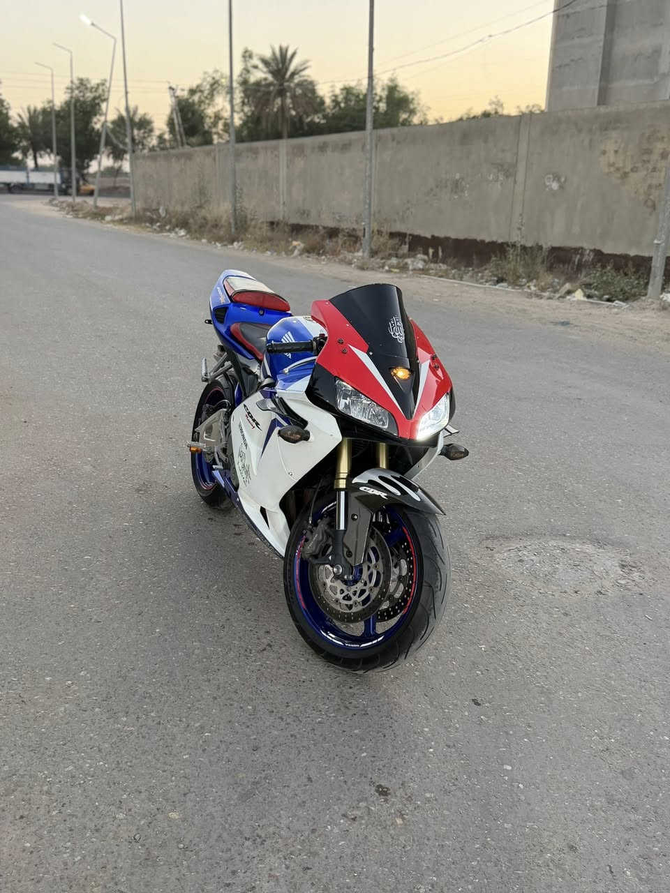 سلام عليكم دراجه HONDA.          CBR RR 600  موديل 2006 دبل عكس المرغوب   دراجه رنبه نازله من كلشي وكلاشي مكفوله كفاله عامه من التاير التاير الدراجه شوفت عينكم الصوره تحجي ماشيه 15 الف الدراجه    مضمومه قليل كلش طالع بيه سعره 40 بيه مجال لحد يكلي يغني كلشي اكو بل سوك وكلشي بسعره ميكنه خرسه مكاني بغداد الكاظميه رقمي *********** ✨
